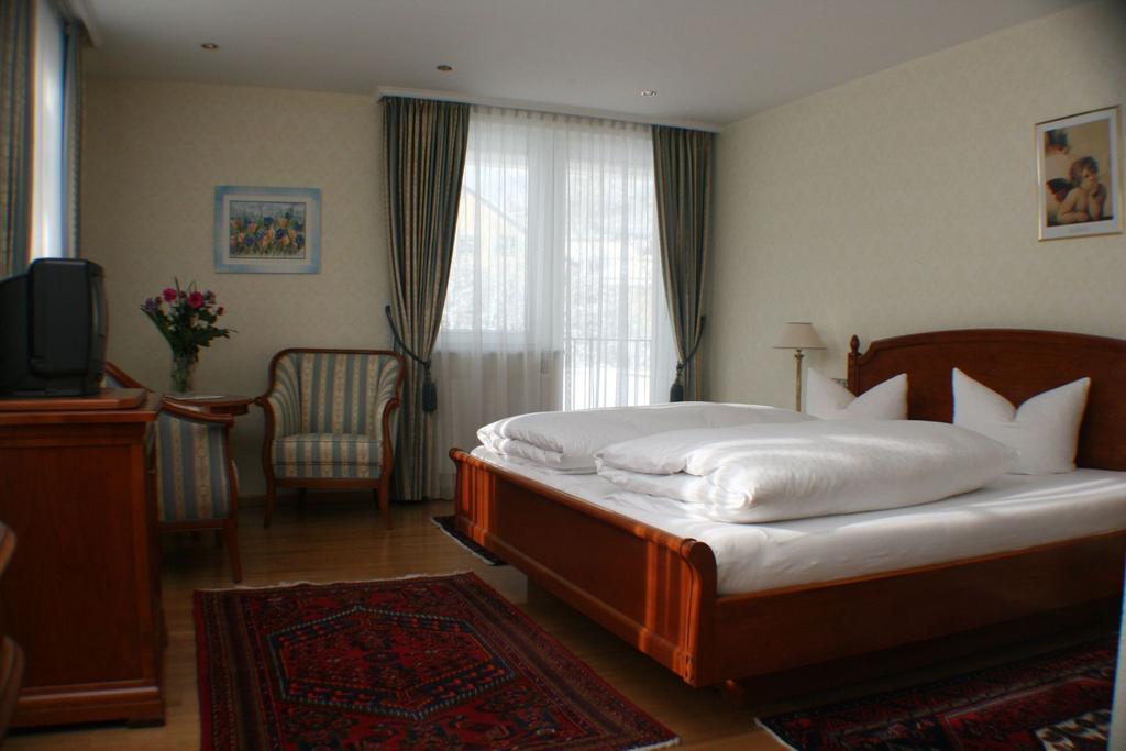 Schlosshotel Post Edelfreisitz Sprengenstein Imst Room photo